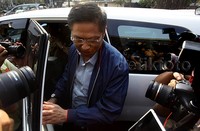 Mulyadi tiba di Gedung KPJ, Jl HR Rasuna Said, Jakarta Selatan.