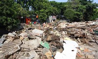 Puluhan bangunan di Jalan Rawajati, Jakarta Pusat, dibongkar.