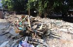 Puluhan Bangunan Liar di Jalan Rawajati Dibongkar