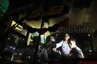 Petugas Dishub DKI Jakarta menggelar razia angkutan umum di Terminal Blok M.
