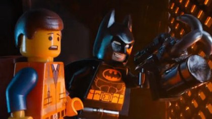 Ralph Fiennes Hidupkan Karakter Alfred di Lego Batman