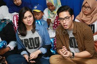 Selain merayakan ulang tahun, pasangan yang menikah pada tanggal 2 Agustus 2015 itu juga mengumumkan kabar bahagia berupa kehamilan Gina.
