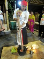 Serunya Belajar Membuat Lawar, Sate Lilit, dan Es Kuwut Khas Bali!