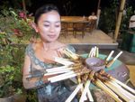 Serunya Belajar Membuat Lawar, Sate Lilit, dan Es Kuwut Khas Bali!