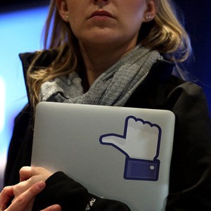 5 Cara Tetap Aman Saat Online ala Facebook