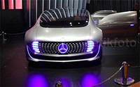Mobil otonom alias mobil tanpa sopir Mercy juga dipamerkan.