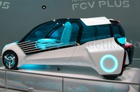 Yang menarik, FCV Plus meletakkan motor di masing-masing empat roda, sehingga secara tidak langsung, FCV Plus ini bisa disebut sebagai 4WD.