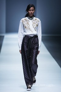 Toton Januar Indonesia Fashion Forward. Jakarta Fashion Week 2016 at Senayan City. Jakarta. [Foto: Mohammad Abduh/Wolipop]