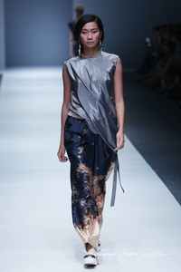 Toton Januar Indonesia Fashion Forward. Jakarta Fashion Week 2016 at Senayan City. Jakarta. [Foto: Mohammad Abduh/Wolipop]