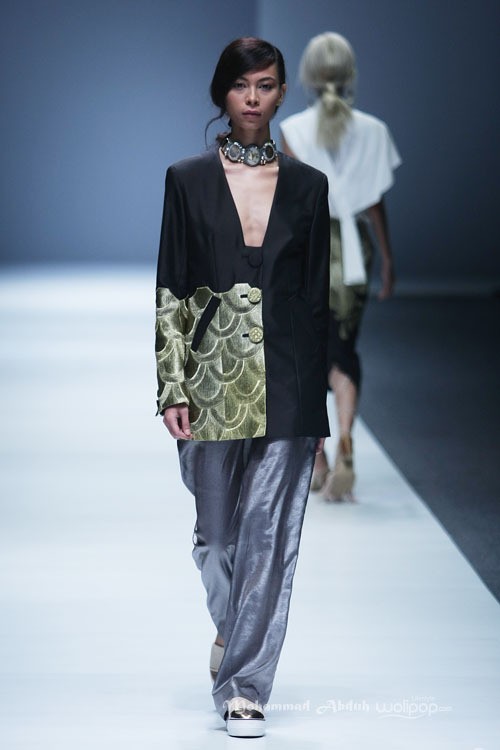 Toton Januar Indonesia Fashion Forward. Jakarta Fashion Week 2016 at Senayan City. Jakarta. [Foto: Mohammad Abduh/Wolipop]