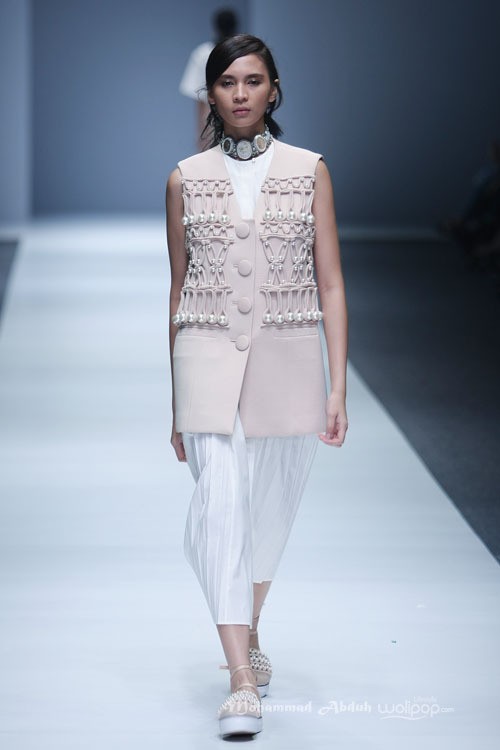 Toton Januar Indonesia Fashion Forward. Jakarta Fashion Week 2016 at Senayan City. Jakarta. [Foto: Mohammad Abduh/Wolipop]