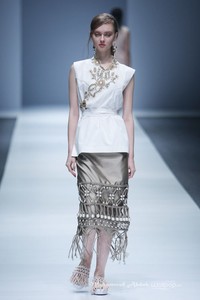 Toton Januar Indonesia Fashion Forward. Jakarta Fashion Week 2016 at Senayan City. Jakarta. [Foto: Mohammad Abduh/Wolipop]