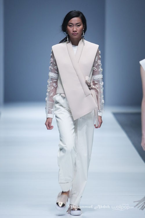 Toton Januar Indonesia Fashion Forward. Jakarta Fashion Week 2016 at Senayan City. Jakarta. [Foto: Mohammad Abduh/Wolipop]