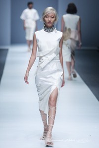 Toton Januar Indonesia Fashion Forward. Jakarta Fashion Week 2016 at Senayan City. Jakarta. [Foto: Mohammad Abduh/Wolipop]