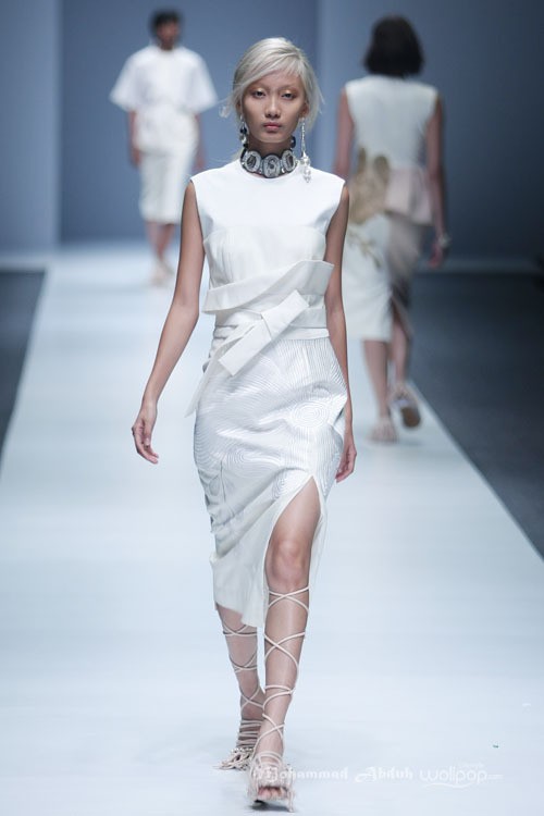 Toton Januar Indonesia Fashion Forward. Jakarta Fashion Week 2016 at Senayan City. Jakarta. [Foto: Mohammad Abduh/Wolipop]