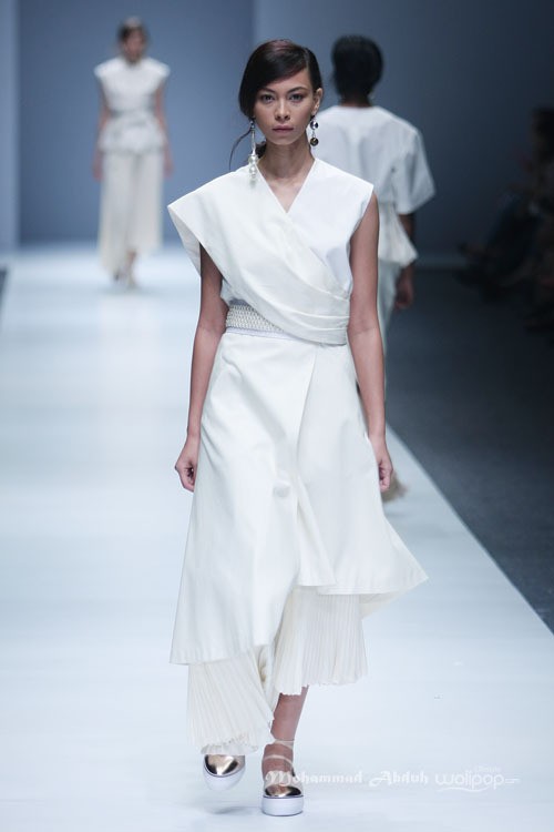 Toton Januar Indonesia Fashion Forward. Jakarta Fashion Week 2016 at Senayan City. Jakarta. [Foto: Mohammad Abduh/Wolipop]