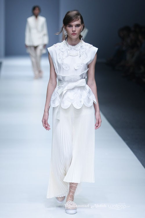 Toton Januar Indonesia Fashion Forward. Jakarta Fashion Week 2016 at Senayan City. Jakarta. [Foto: Mohammad Abduh/Wolipop]