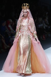 Anniesa Hasibuan Trone. Jakarta Fashion Week 2016 at Senayan City. Jakarta. [Foto: Mohammad Abduh/Wolipop]