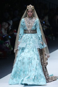 Anniesa Hasibuan Trone. Jakarta Fashion Week 2016 at Senayan City. Jakarta. [Foto: Mohammad Abduh/Wolipop]