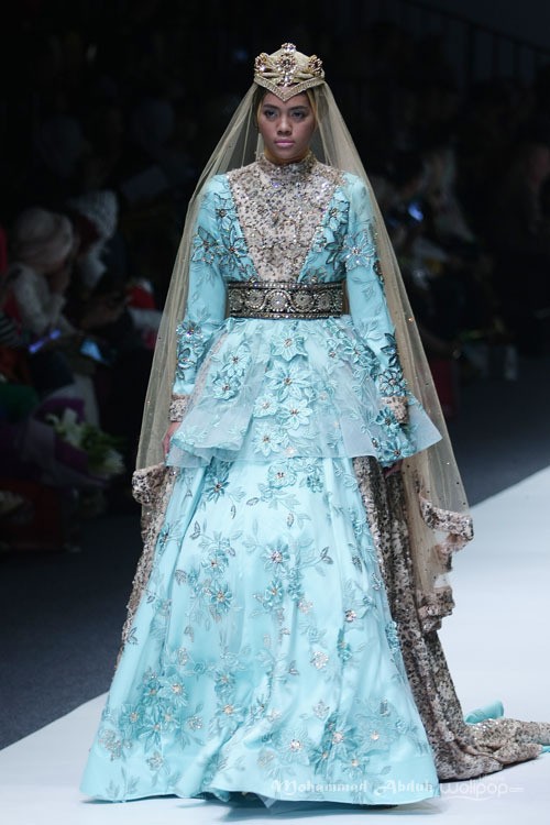 Anniesa Hasibuan Trone. Jakarta Fashion Week 2016 at Senayan City. Jakarta. [Foto: Mohammad Abduh/Wolipop]