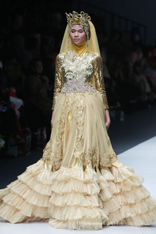 Anniesa Hasibuan Trone. Jakarta Fashion Week 2016 at Senayan City. Jakarta. [Foto: Mohammad Abduh/Wolipop]