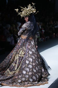 Anniesa Hasibuan Trone. Jakarta Fashion Week 2016 at Senayan City. Jakarta. [Foto: Mohammad Abduh/Wolipop]