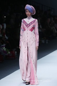 Chintami Atmanagara Trone. Jakarta Fashion Week 2016 at Senayan City. Jakarta. [Foto: Mohammad Abduh/Wolipop]