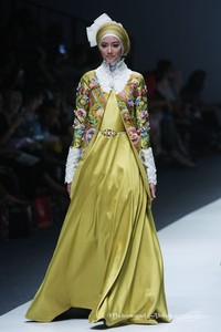 Chintami Atmanagara Trone. Jakarta Fashion Week 2016 at Senayan City. Jakarta. [Foto: Mohammad Abduh/Wolipop]