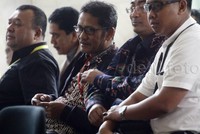 Jamaluddin telah tiba di KPK, Jl HR Rasuna Said, Jakarta Selatan, Kamis (5/11/2015), sekitar pukul 10.30 WIB. Mengenakan baju batik cokelat, Jamaluddin tak mau memberikan keterangan sedikit pun.
