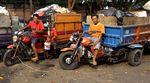 Pengiriman Tersendat, Sampah Menumpuk di Pasar Minggu