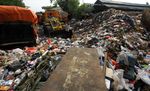 Pengiriman Tersendat, Sampah Menumpuk di Pasar Minggu