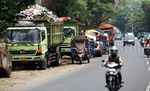 Truk Sampah Terparkir di Lenteng Agung
