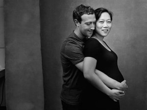 Bos Facebook Pamer Foto Mesra Kehamilan Sang Istri
