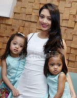 Ririn Dwi Ariyanti dan 2 Putri Kesayangannya