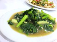 Kailan Cah Polos dari Seafood 99 ini diolah dengan bawang putih dan kuah berbumbu gurih. Seporsinya dihargai 29.000 rupiah.