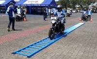 Safety Riding bagi siswa SMA itu digelar di pelataran Polda Jabar, Rabu (4/11/2015). Ist/Yamaha.