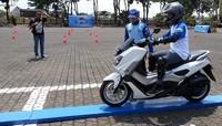 Beberapa latihan yang diberikan antara lain bridge balance, bumpy course, slippy course, speed breaker, chidori balance, dan Slalom. Ist/Yamaha.