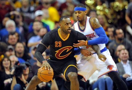 LeBron James Cabik Lengan Jersey Sendiri lalu Unjuk Gigi