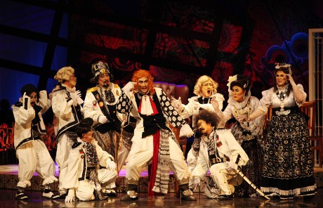 Makna Warna Kostum di Pentas Inspektur Jenderal Teater Koma