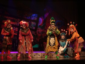Teater Koma Gunakan Artistik Sandiwara Cirebon di Panggung Inspektur Jenderal