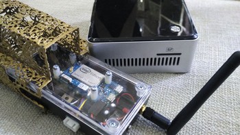 Perangkat berbasis Intel Edison ini dikendalikan lewat layar ponsel yang saling terhubung melalui jalur WiFi. Namun tetap diperlukan server mini yang menggunakan komputer mini NUC untuk menerjamahkan perintah dari ponsel ke perangkat tersebut.