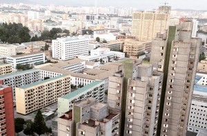 Anti Mainstream, Tur Keliling Korut Naik Helikopter