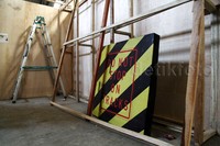 Para peserta menyiapkan stan pameran.