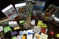 Petugas menggelar barang bukti kosmetik ilegal.