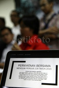 Menurut Alghiffari, pembatasan ini tentu akan merugikan setiap upaya advokasi dan gerakan sosial dari setiap elemen masyarakat yang ingin melakukan upaya penyampaian pendapat di muka umum, seperti aksi-aksi simpatik, kampanye sosial, atau pelaksanaan unjuk rasa terhadap kesewenang-wenangan pemerintah selaku pembuat kebijakan.