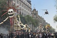 James Bond yang diperankan oleh Daniel Craig itu diceritakan sedang menjalankan misi ilegal di Meksiko saat festival Day of the Dead (Día de Muertos). (dok. Metro-Goldwyn-Mayer)