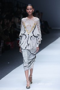 Khanaan Shamlan Trone. Jakarta Fashion Week 2016 at Senayan City. Jakarta. [Foto: Mohammad Abduh/Wolipop]