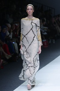 Khanaan Shamlan Trone. Jakarta Fashion Week 2016 at Senayan City. Jakarta. [Foto: Mohammad Abduh/Wolipop]