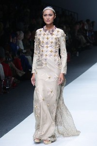 Khanaan Shamlan Trone. Jakarta Fashion Week 2016 at Senayan City. Jakarta. [Foto: Mohammad Abduh/Wolipop]
