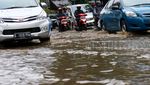 Genangan Air di Jalan Raya Cikini